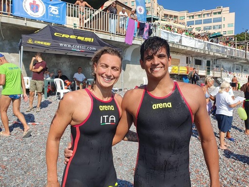Nuoto: Davide Damonte e Rachele Bruni vincono il Miglio Marino di Sturla