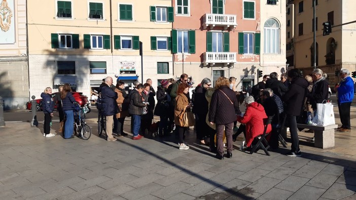 Pegli, oltre 1200 firme in poche ore per dire no alla fontana in largo Calasetta Pegli, oltre 1200 firme in poche ore per dire no alla fontana in largo Calasetta