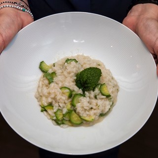 La videoricetta: risotto con gli zucchini profumati alla menta