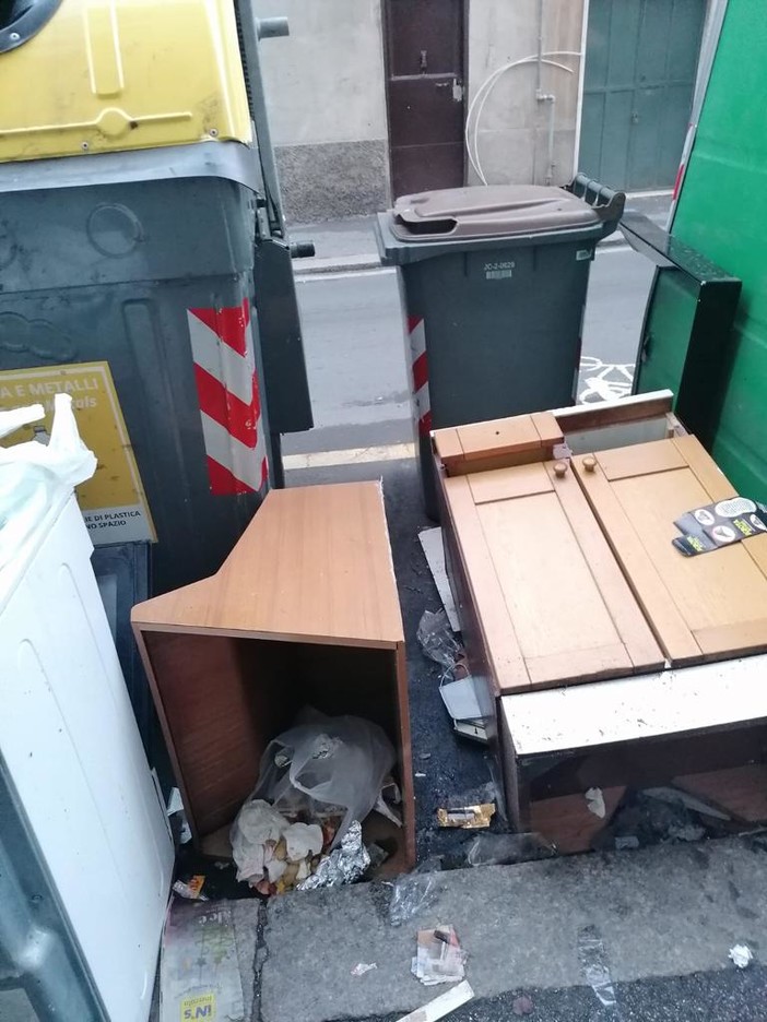 Rifiuti a Genova, Gianni Pastorino (Linea Condivisa): "La gestione della Giunta Bucci sbaglia su tutti fronti" Rifiuti a Genova, Gianni Pastorino (Linea Condivisa): "La gestione della Giunta Bucci sbaglia su tutti fronti"