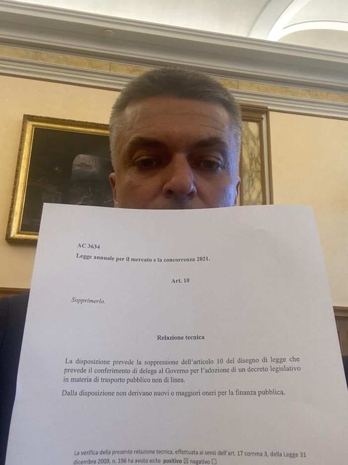 Taxi, Rixi: "Stralcio art.10 è cosa fatta, salvati 40mila tassisti" Taxi, Rixi: "Stralcio art.10 è cosa fatta, salvati 40mila tassisti"