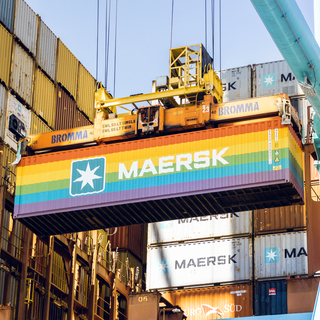 La multinazionale 'Maersk' celebra il Pride con il 'rainbow container'