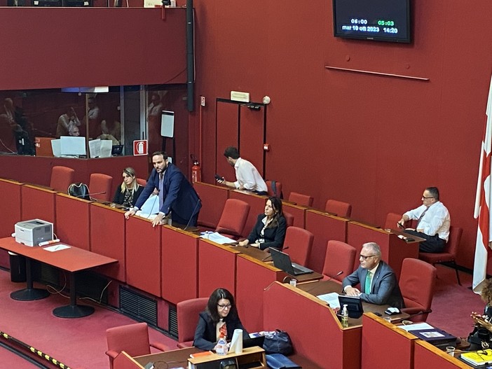 Caso container, ancora polemiche in consiglio comunale. L'opposizione: "Siamo di fronte a una non gestione del problema"