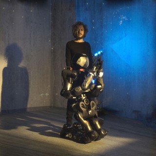 Istituto Italiano di Tecnologia: il nuovo robot umanoide COMAN+ protagonista nel video clip musicale dell’artista Alex Braga (FOTO e VIDEO)