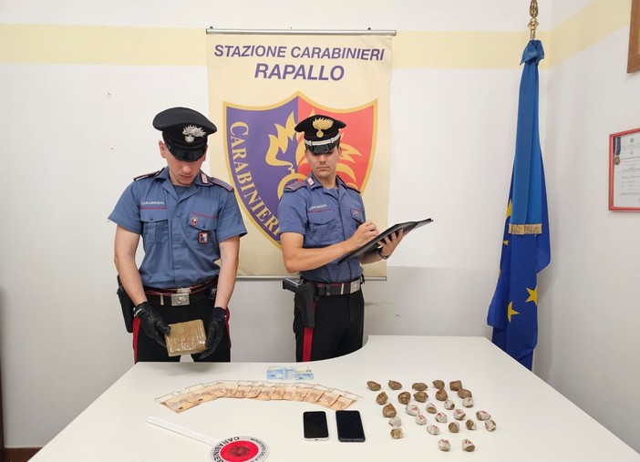 Rapallo, quasi un chilo di cocaina nello zaino: arrestato 18enne Rapallo, quasi un chilo di cocaina nello zaino: arrestato 18enne