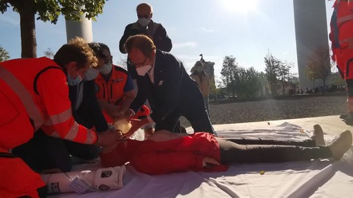 Alla Radura della Memoria sotto ponte San Giorgio per insegnare la rianimazione cardiopolmonare (FOTO)