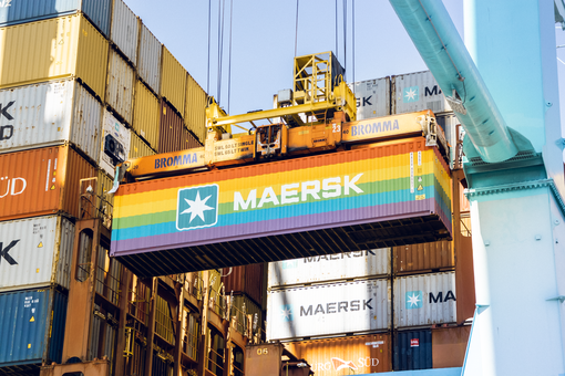 La multinazionale 'Maersk' celebra il Pride con il 'rainbow container'