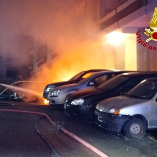 Sampierdarena, nella notte a fuoco alcuni veicoli in via Carlo Orgiero