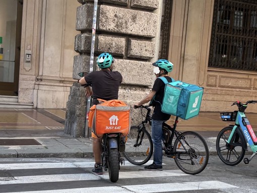 Stop nelle ore più calde alle corse dei rider, ma resta il nodo del reddito: la discussione in consiglio comunale Stop nelle ore più calde alle corse dei rider, ma resta il nodo del reddito: la discussione in consiglio comunale