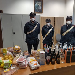 Protagonisti di numerosi furti nei supermercati, i carabinieri arrestano due uomini di 70 e 30 anni