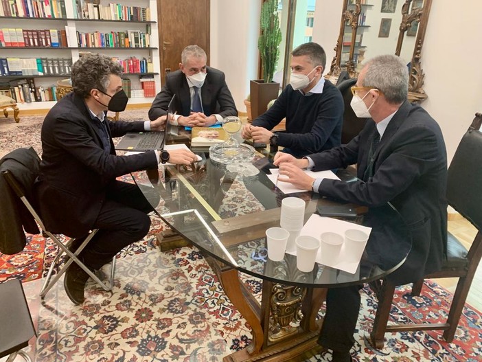 Elezioni comunali, il centrodestra si riunisce (senza Toti) e conferma l’appoggio a Bucci e i dubbi su Spezia”