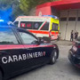 Quarto, persone alterate minacciano i passanti con bottiglie: intervengono le forze dell’ordine Quarto, persone alterate minacciano i passanti con bottiglie: intervengono le forze dell’ordine