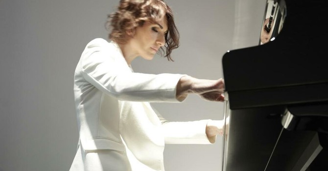 La musica che ci gira intorno - Roberta Di Mario, la musica come luogo dell'anima: “Essere autentici è l'unica vera guida per arrivare al pubblico" La musica che ci gira intorno - Roberta Di Mario, la musica come luogo dell'anima: “Essere autentici è l'unica vera guida per arrivare al pubblico"