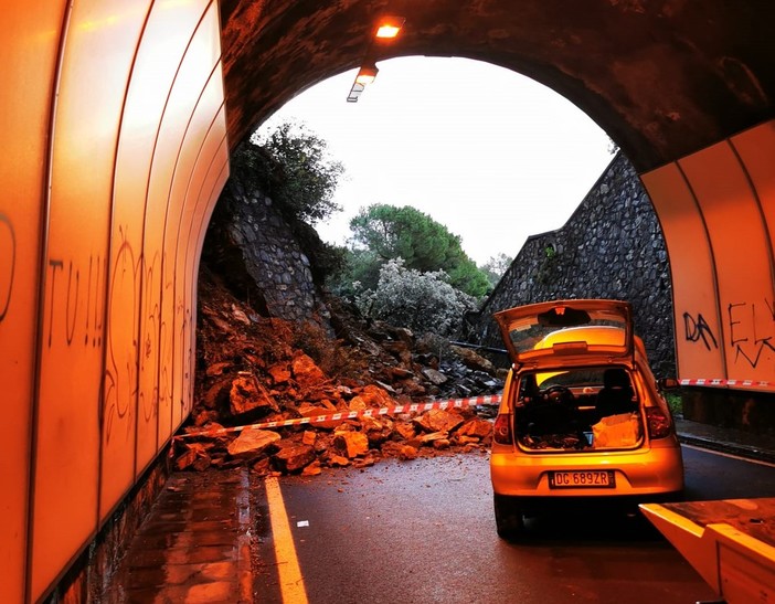 Frana nel levante: i bus di Atp in autostrada