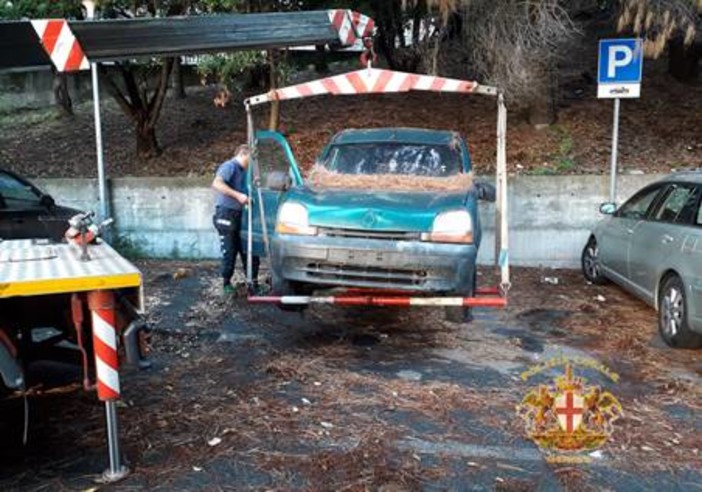 Lotta al degrado: 42 veicoli abbandonati rimossi dalla municipale