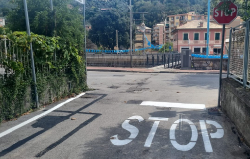 Recco, segnaletica stradale rifatta. Strade più sicure pensando alla festa di N. S. del Suffragio e alla riapertura delle scuole Recco, segnaletica stradale rifatta. Strade più sicure pensando alla festa di N. S. del Suffragio e alla riapertura delle scuole