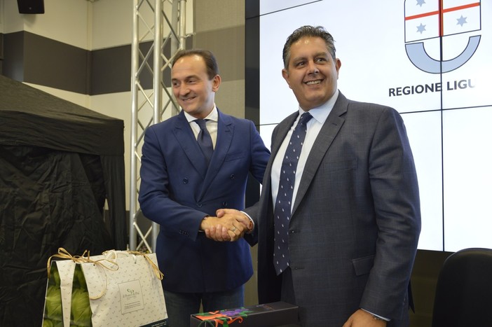 Voto di scambio in Piemonte, Toti: "Nessuno deve dimettersi, agire con prudenza, buon senso e garantismo" (VIDEO)