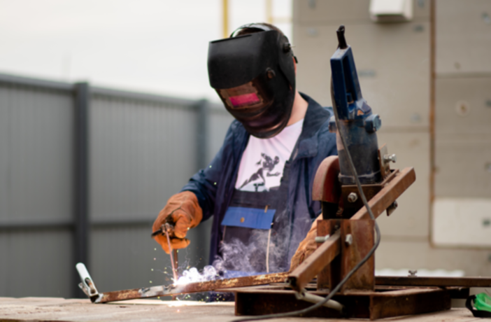 Il Ruolo Cruciale del Saldatore: Responsabilità e Opportunità Professionali Il Ruolo Cruciale del Saldatore: Responsabilità e Opportunità Professionali