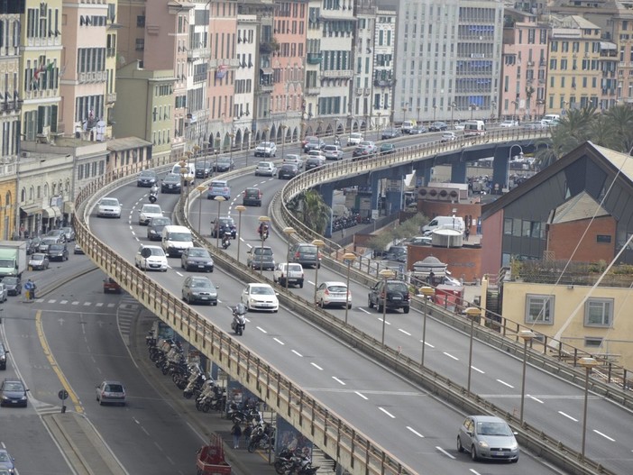 Sopraelevata di Genova illuminata a led: via ai lavori e chiusura notturna al traffico