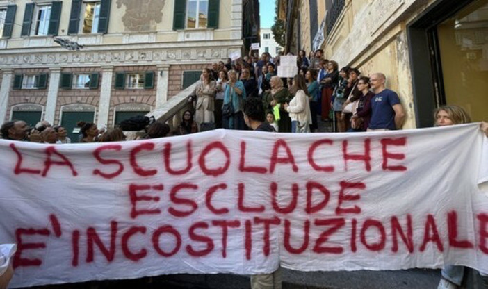 La manifestazione in piazza della Meridiana La manifestazione in piazza della Meridiana