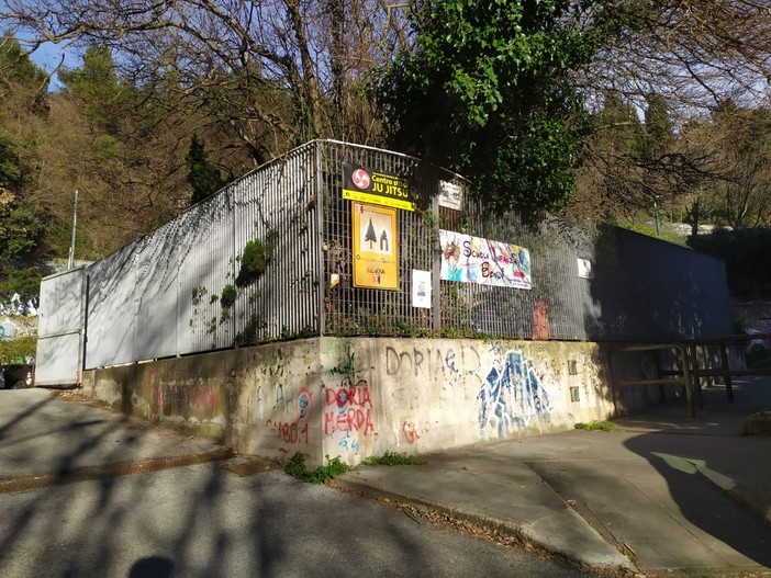Oregina, giovane madre accerchiata da un gruppo di minori con spranghe Oregina, giovane madre accerchiata da un gruppo di minori con spranghe