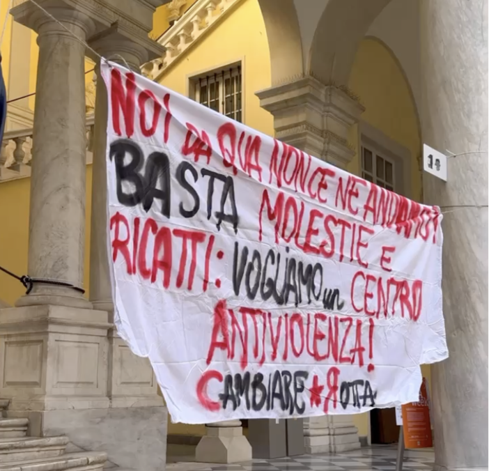 Il Rettore Delfino ignora le studentesse incatenate: “Nessun dialogo, solo una lettera” Il Rettore Delfino ignora le studentesse incatenate: “Nessun dialogo, solo una lettera”