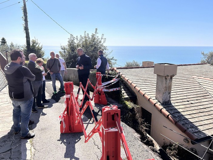 Maltempo, crolla muro di contenimento a tra Chiavari e Zoagli: strada parzialmente ceduta