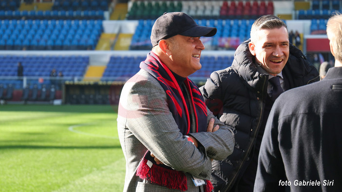 Genoa, ufficiale il nuovo cda: Dan Sucu diventa il 46esimo presidente della storia rossoblù Genoa, ufficiale il nuovo cda: Dan Sucu diventa il 46esimo presidente della storia rossoblù