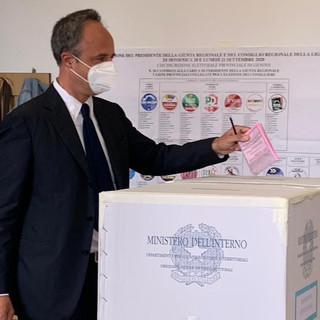 Exit poll elezioni regionali: Giovanni Toti in vantaggio al 53 - 57% su Sansa al 33 - 37% Exit poll elezioni regionali: Giovanni Toti in vantaggio al 53 - 57% su Sansa al 33 - 37%