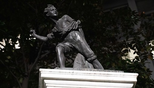 Piazza Portoria celebra il Balilla: realizzato l'impianto per illuminare la statua