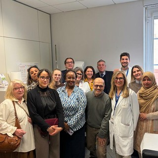 Lo staff dell’Ambulatorio con le mediatrici culturali insieme ad Alessandro Fasciani direttore Consultorio familiare ATS - Asl3; Paola Sarni Referente Branca Pediatria, Gerardina D’ambrosio Organizzazione e gestione attività ostetriche ATS-Asl3,  Hussein Salah Coordinatore Mediatori Culturale Cooperativa Saba. Presenti anche Daniela Calzato direttrice Distretto sociosanitario 9 e Gianlorenzo Bruni Direttore dipartimento Cure primarie