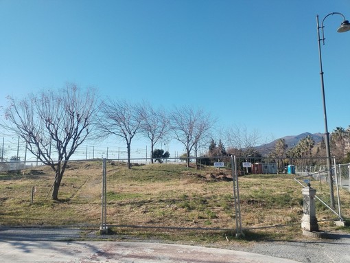 Foto Facebook - L'area di cantiere del parco acquatico a Pra' ' Foto Facebook - L'area di cantiere del parco acquatico a Pra' '