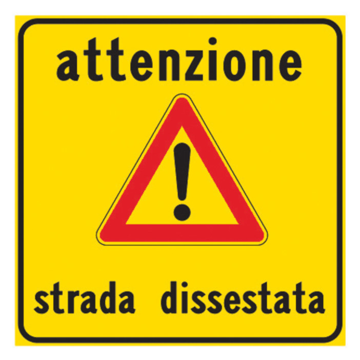 Recco, cede il manto stradale in via Milite Ignoto: tecnici al lavoro per verificare l'origine del problema Recco, cede il manto stradale in via Milite Ignoto: tecnici al lavoro per verificare l'origine del problema