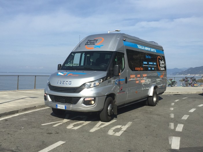 Riparte l'airport shuttle di Atp, ma il servizio diventa a chiamata