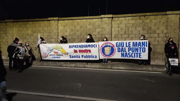 SOS Sanità Pubblica Liguria: “Massima solidarietà agli operatori sanitari di Genova, le loro richieste sono le nostre richieste” SOS Sanità Pubblica Liguria: “Massima solidarietà agli operatori sanitari di Genova, le loro richieste sono le nostre richieste”