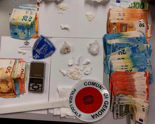 Maddalena, cerca di ingoiare due dosi di crack durante un controllo: arrestato Maddalena, cerca di ingoiare due dosi di crack durante un controllo: arrestato