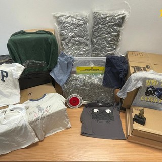 Cinque chili di marijuana nascosta tra vestiti per bambini sequestrati dalla Guardia di Finanza