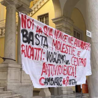 Il Rettore Delfino ignora le studentesse incatenate: “Nessun dialogo, solo una lettera”