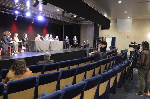 Comitato Vittime del Morandi e associazioni chiedono il sequestro di Autostrade: "Livelli manutentivi disastrosi per uso improprio dei fondi" (VIDEO e FOTO) Comitato Vittime del Morandi e associazioni chiedono il sequestro di Autostrade: "Livelli manutentivi disastrosi per uso improprio dei fondi" (VIDEO e FOTO)