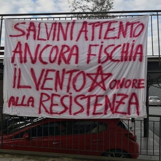 Striscione con minacce a Salvini compare nella notte a Uscio