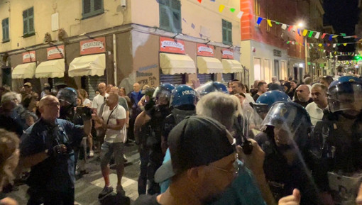 Sestri Ponente, Bucci: "Non c'è giustificazione per ogni atto di violenza: va sempre condannata" Sestri Ponente, Bucci: "Non c'è giustificazione per ogni atto di violenza: va sempre condannata"