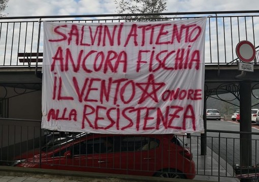 Striscione con minacce a Salvini compare nella notte a Uscio Striscione con minacce a Salvini compare nella notte a Uscio