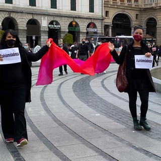 Mondo della cultura e dello spettacolo in piazza per chiedere certezze alle istituzioni (FOTO e VIDEO) Mondo della cultura e dello spettacolo in piazza per chiedere certezze alle istituzioni (FOTO e VIDEO)
