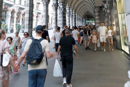 Saldi a Genova, il bilancio del primo giorno: inizio senza calca ma con diversi "acquisti mirati"