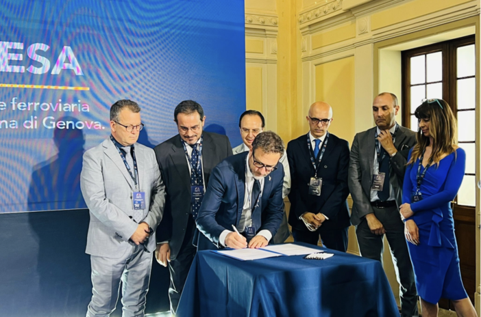 Salvini a Genova, il presidente ad interim Piana: "Miliardi investiti in Liguria grande occasione per il territorio" Salvini a Genova, il presidente ad interim Piana: "Miliardi investiti in Liguria grande occasione per il territorio"