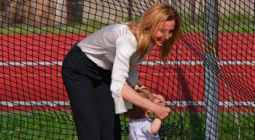 Elezioni comunali, Salis in visita a Villa Gentile: "Vorrei che ogni ragazza e ragazzo potesse vivere lo sport come un diritto, non come un privilegio"