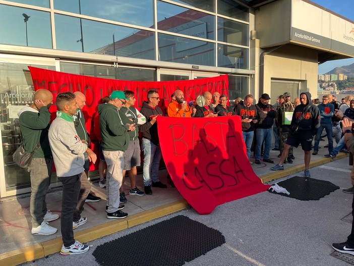 Ex Ilva, Toti: "Mercoledì incontrerò i sindacati di categoria" Ex Ilva, Toti: "Mercoledì incontrerò i sindacati di categoria"