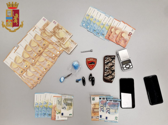 Un arresto per spaccio a Quezzi, sequestrati hashish e cocaina