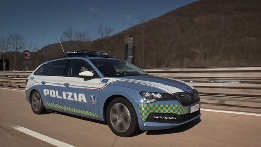 Sfreccia con l'auto rubata in autostrada: fermato a Varazze con documenti contraffatti Sfreccia con l'auto rubata in autostrada: fermato a Varazze con documenti contraffatti