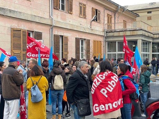 Galliera, il prefetto precetta quaranta lavoratori, i sindacati: "Lo sciopero si farà comunque" Galliera, il prefetto precetta quaranta lavoratori, i sindacati: "Lo sciopero si farà comunque"